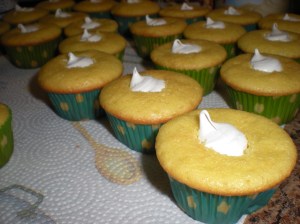 Lemon Creme Cupcakes with Filling